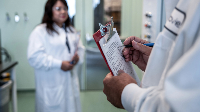 dr with clipboard